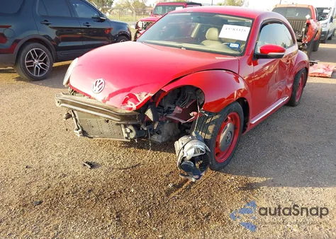 2015 Volkswagen Beetle 1.8T z USA, uszkodzony, nr VIN 3VWJ07ATXFM643271